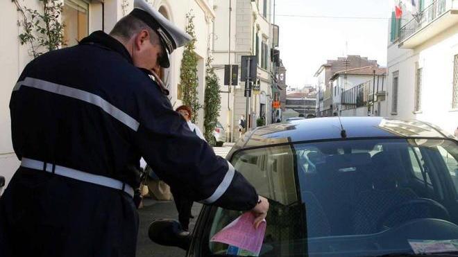 Oltre cento falsi disabili scovati nei posti riservati