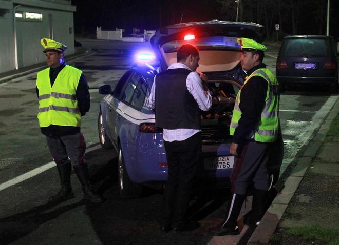 Guidavano in stato di ebbrezza, ritirate due patenti 