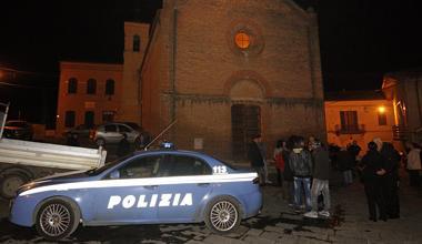 Entra in chiesa e devasta l’altare: rovinato un crocifisso del 1600 