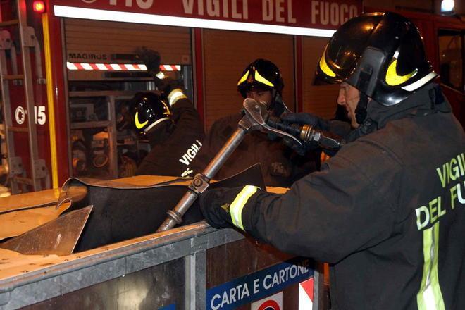 Dieci cassonetti in fiamme in due giorni 