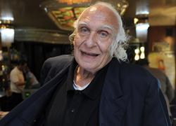 Pannella sospende lo sciopero della fame e della sete: «Sono i detenuti che lottano per i nostri diritti» 