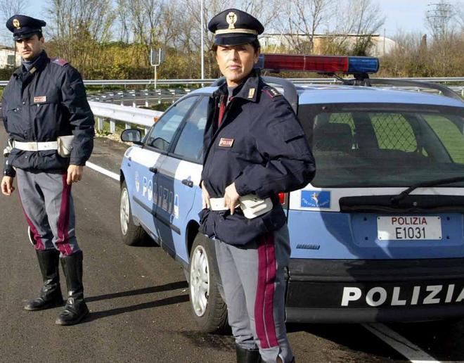 In viaggio con un arsenale la polizia riesce a bloccarli 