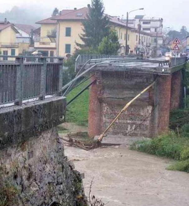 Messa di Natale sul ponte crollato