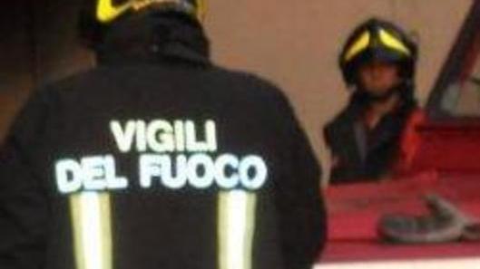 Paura per un incendio nel condominio