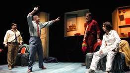 “Tre sull’altalena” e la mezzanotte s’aspetta a teatro