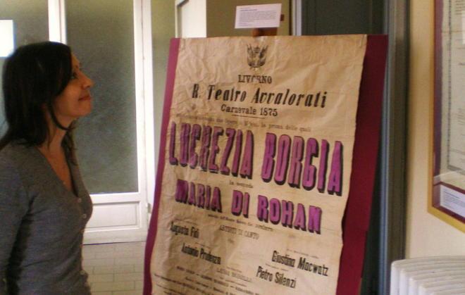 Rivive il teatro degli Avvalorati con locandine, foto e stampe