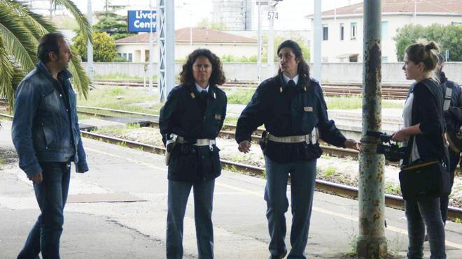 Porta via i figli dall’orfanotrofio, madre fermata sul treno