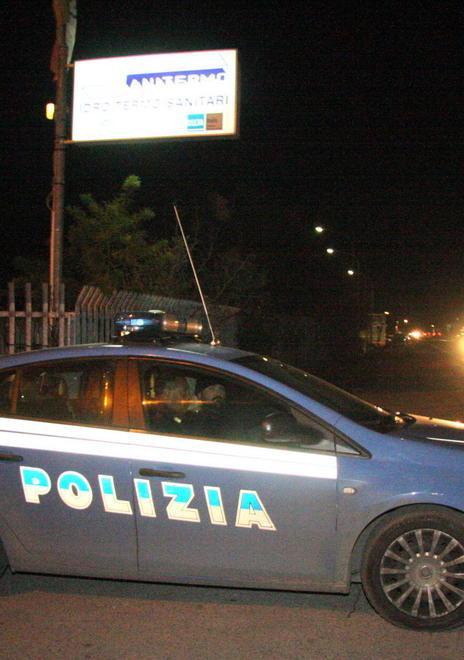 Banditi con pistola all’assalto del negozio di materiali idraulici 