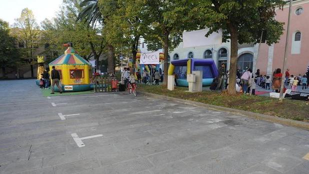 Confermata la decisione di pedonalizzare l’intera area in tempi brevi «Venderemo anche il nostro palazzo, ma mi aspetto iniziative dai commercianti»