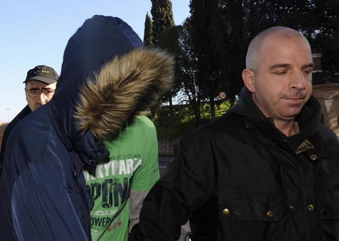 Far west in discoteca, tre arresti 