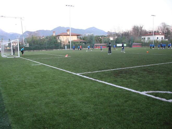  Campo Versilia, l’erba si inzuppa d’acqua 