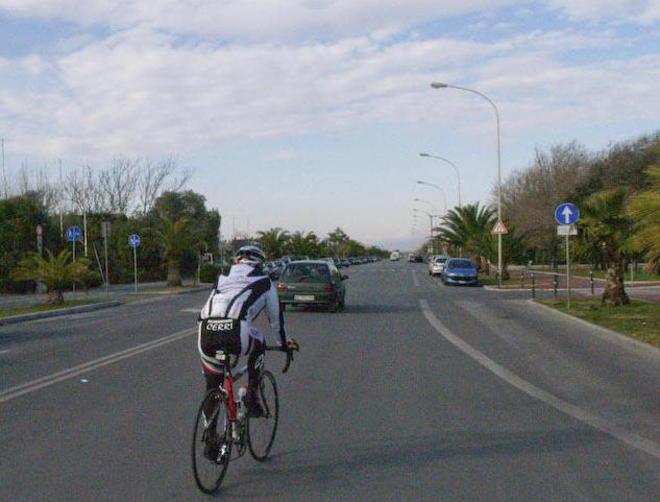 «Viale chiuso? E noi facciamo la serrata» 
