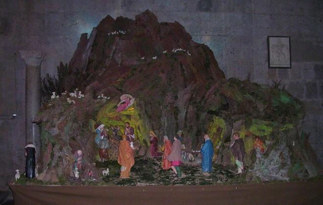 Un presepe fatto con le cortecce