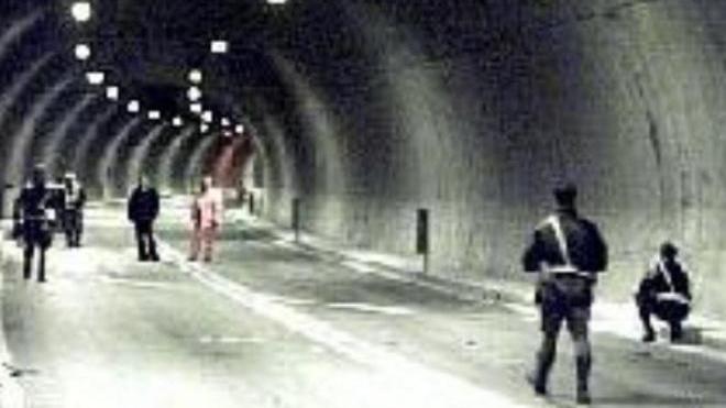 Incidente nel tunnel killer: muore una donna