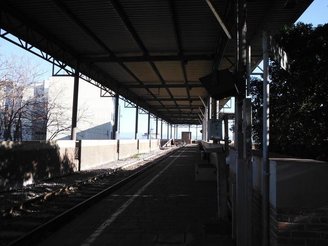 Rimprovera un passeggero, capotreno malmenato a Piombino 