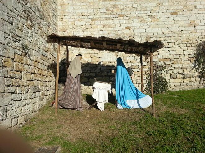 Rubano il Gesù Bambino dal presepe del Castello dell’Imperatore 
