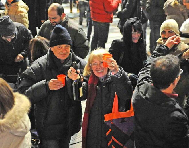 Parata nelle vie del centro e lungo brindisi in piazza 