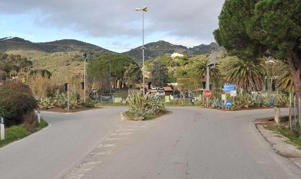 Maxi rotatoria al bivio di Mola 