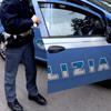 Lancio di preservativi sulle auto di passaggio 