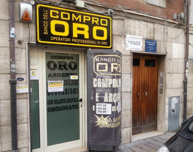 Allarme a Sassari, i ragazzini all’assalto dei compro oro 