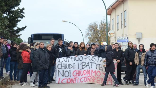 Vince la gente di Palmadula: l’ufficio postale riapre 