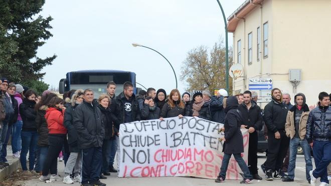 Vince la gente di Palmadula: l’ufficio postale riapre