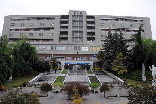 In attesa di fare un esame ruba telefonino all’infermiera 