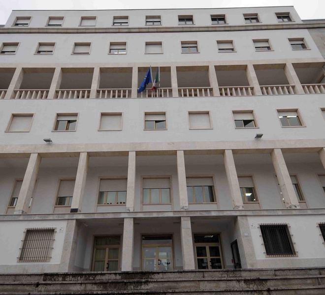 Un ultraottantenne e il figlio alla sbarra per schiavismo 