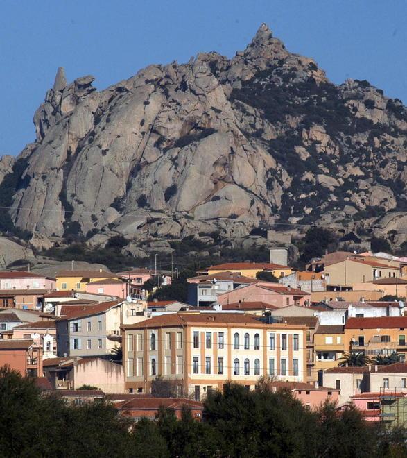 Arzachena protesta per la chiusura dell’ufficio Abbanoa 