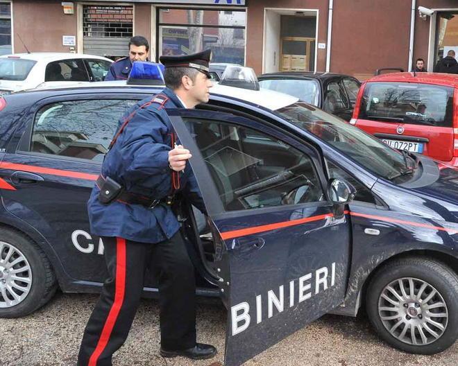 Derubato del portafogli da due nomadi 