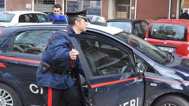 Derubato del portafogli da due nomadi