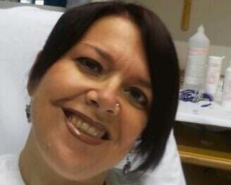 Folla commossa al funerale di Dalila 