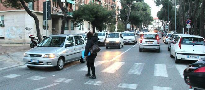 “Strisce pericolose”, il paradosso di via Lorenzini 