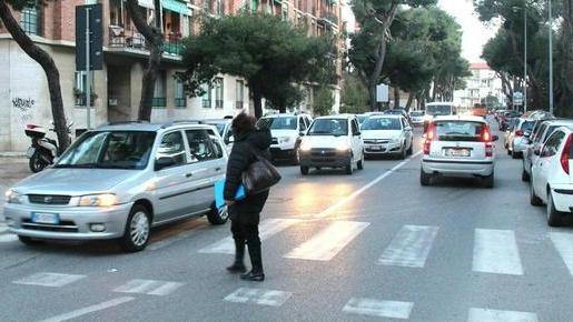 “Strisce pericolose”, il paradosso di via Lorenzini