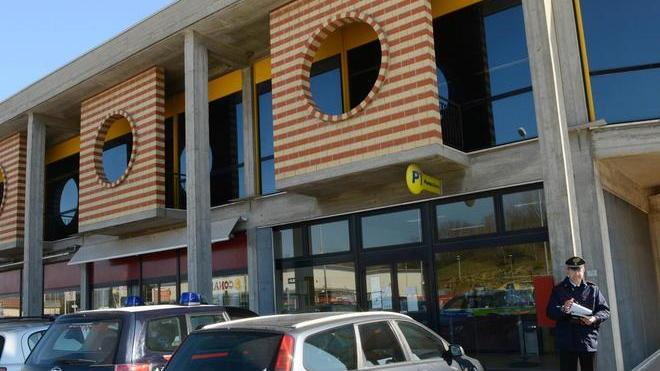 I rapinatori motociclisti colpiscono alle Poste