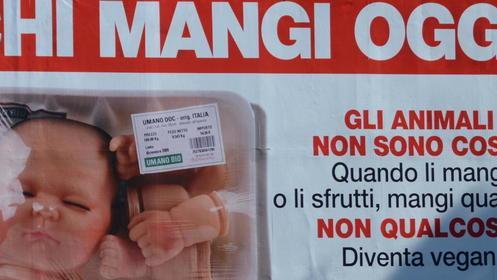 Bambino fatto a pezzi nella pubblicità vegana