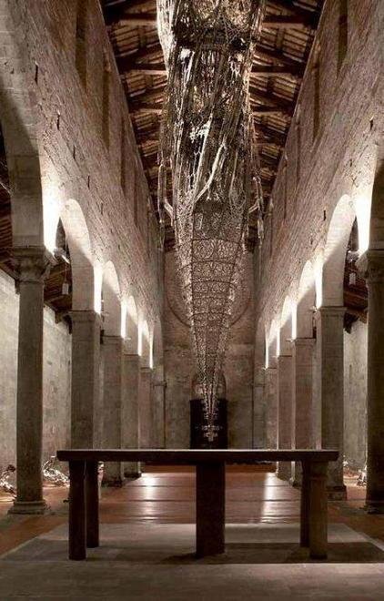 Sono in mostra le sculture del “provocatore” Delvoye
