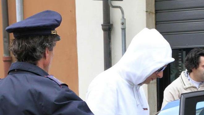 Abusa per anni di tre bambine: arrestato