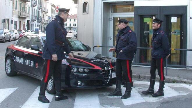 Forzarono la macchina cambia soldi, fuggendo con 1500 euro