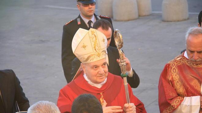 Il Cardinale Angelo Comastri di Sorano guida il Vaticano in attesa del nuovo Papa