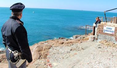 Calafuria, il mare restituisce un osso umano 