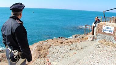 Calafuria, il mare restituisce un osso umano