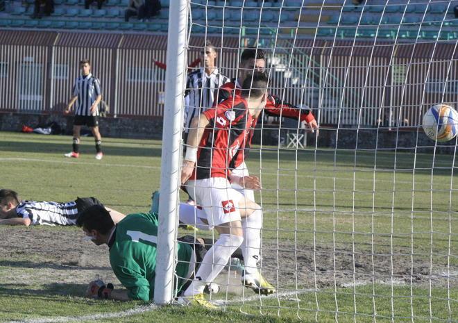 Un tempo e un punto a testa nel derby Lucchese-Massese 