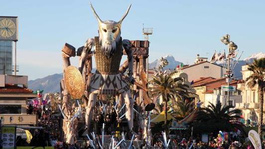 Carnevale di Viareggio, vince il Minotauro di Avanzini