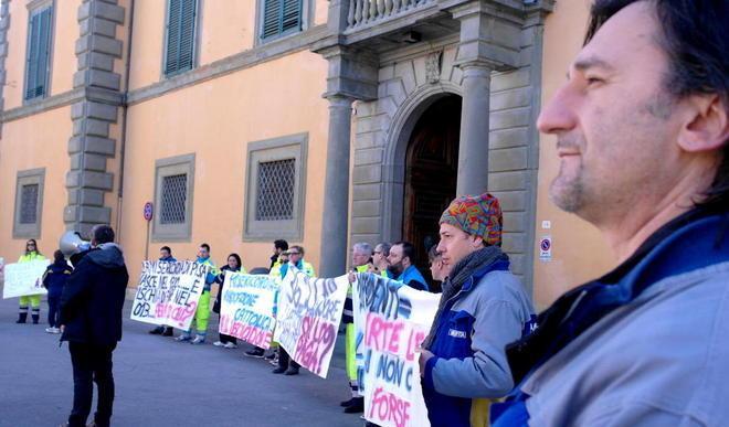 Misericordia, protesta sotto la Torre 