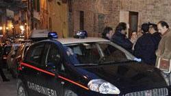 Donna uccisa a Siena: ascoltate dieci persone. Mistero su una valigia