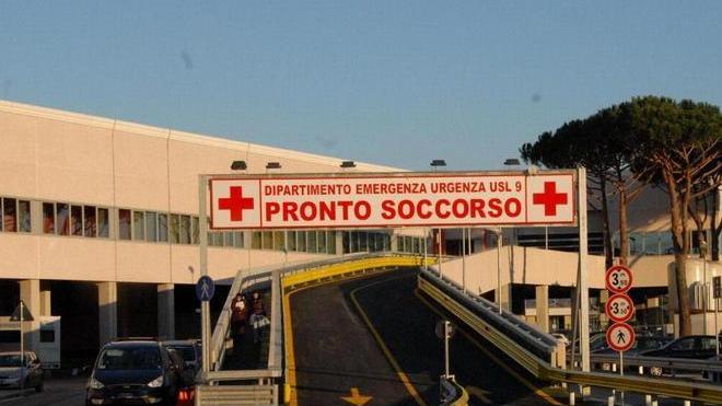 Cade dalla cabina del camion Ferito operaio sulla statale Aurelia