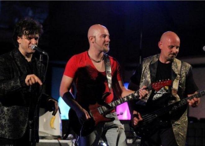 Meglio riderci su, cantando 