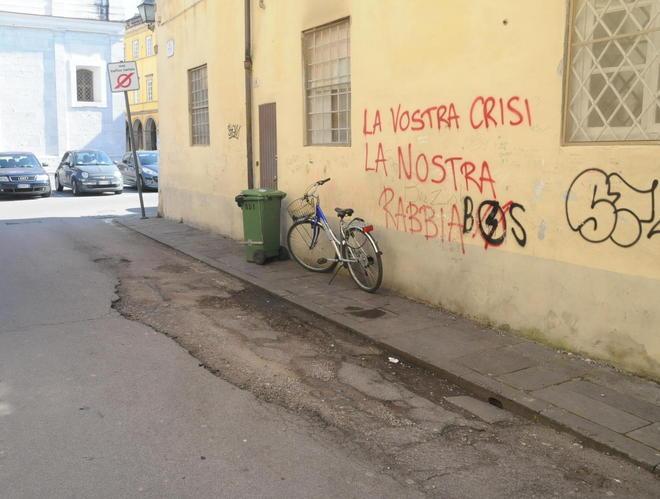 Protesta per lo stato di via delle Sette arti 