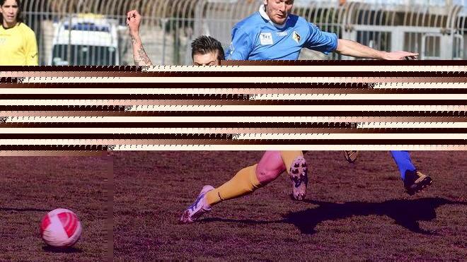 Tensione, gli ultrà affrontano i giocatori